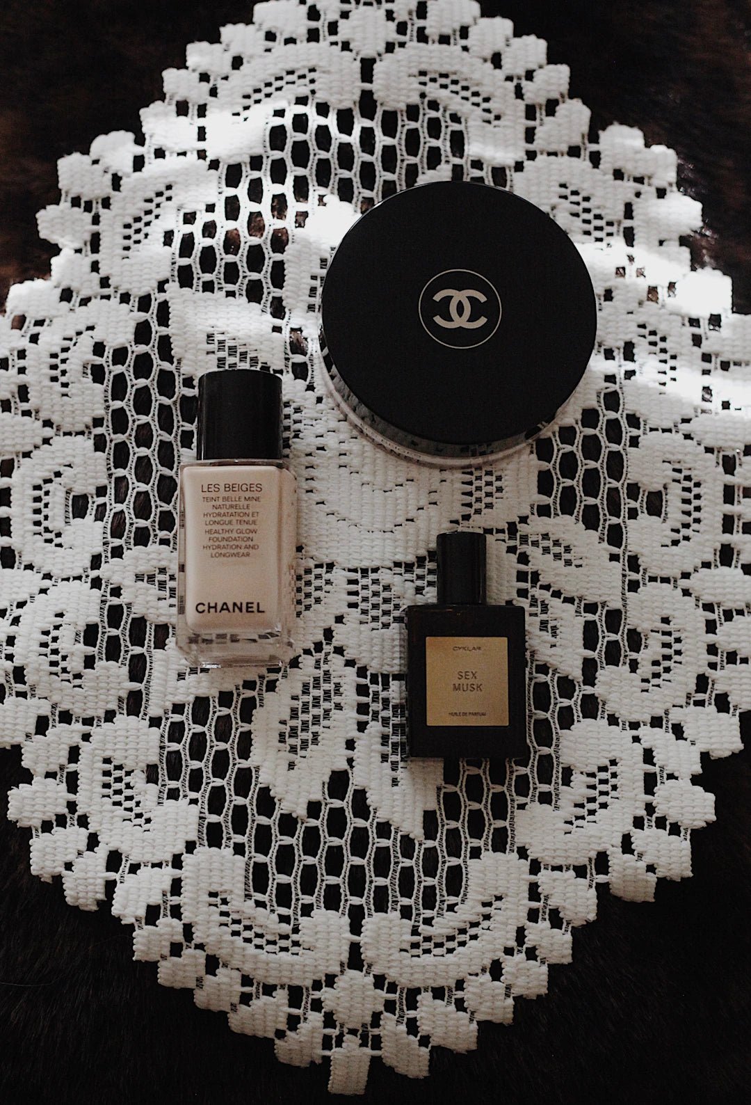 Comparaison entre fond de teint adaptable et fond de teint traditionnel - Hailey Beauty