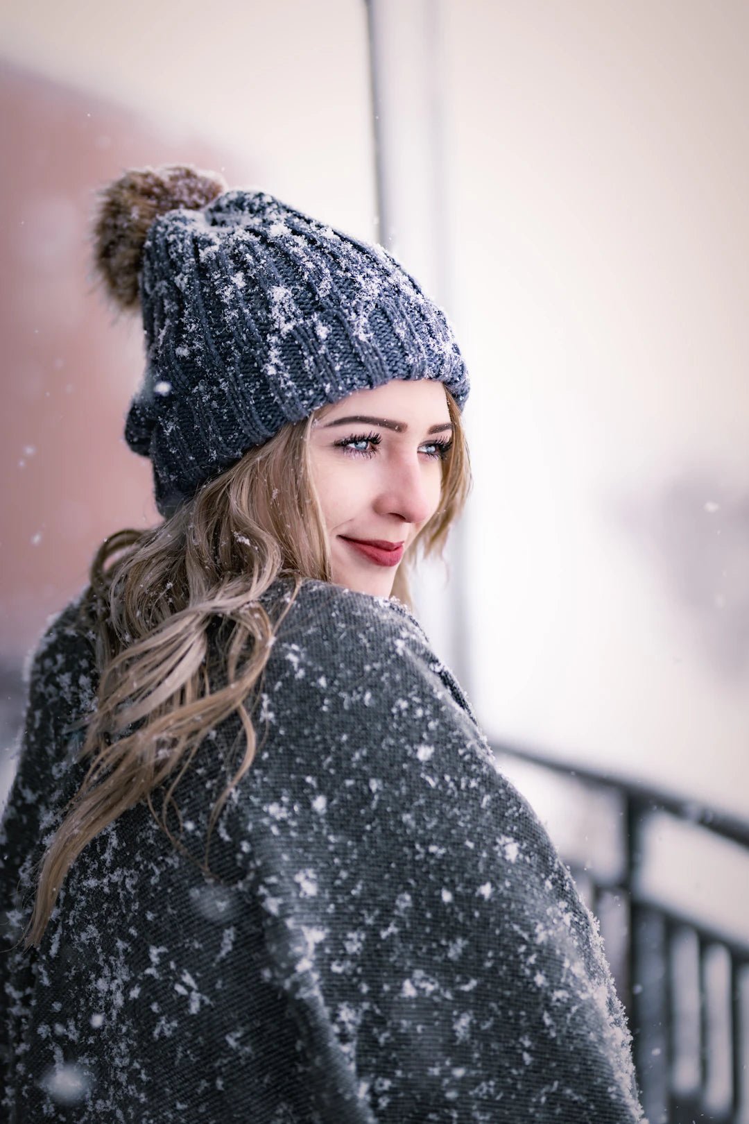 Éclat hivernal : Fond de teint parfait pour peau sensible - Hailey Beauty