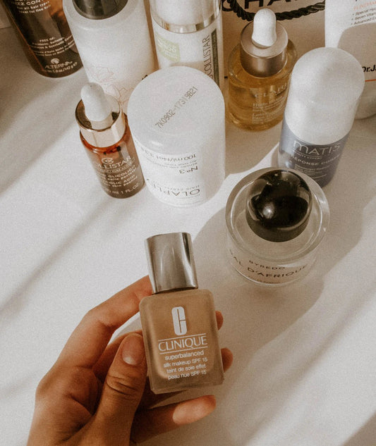 Fond de Teint Adaptable : Solution Idéale pour Peaux Imperfectes - Hailey Beauty