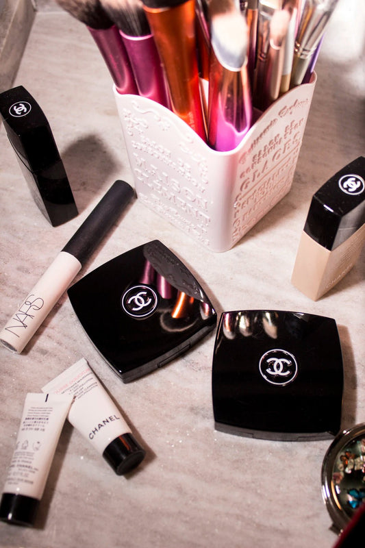Le Fond de Teint Adaptable: Évolution au Quotidien - Hailey Beauty