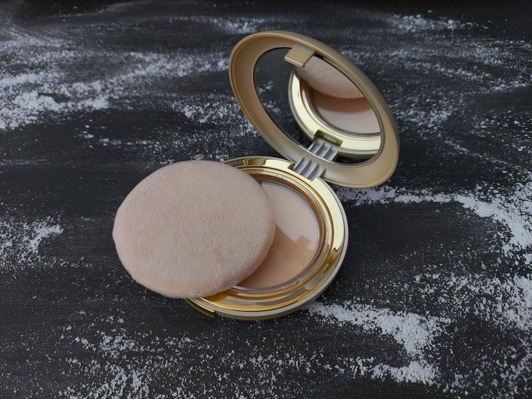 Maîtrisez les Techniques de Mélange du Fond de Teint Adaptable - Hailey Beauty